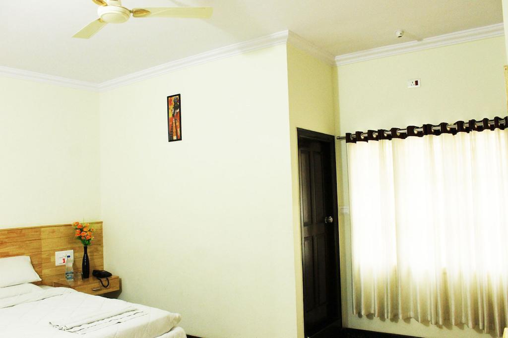 Oyo 1900 Hotel Olive Residency Mysuru Pokój zdjęcie