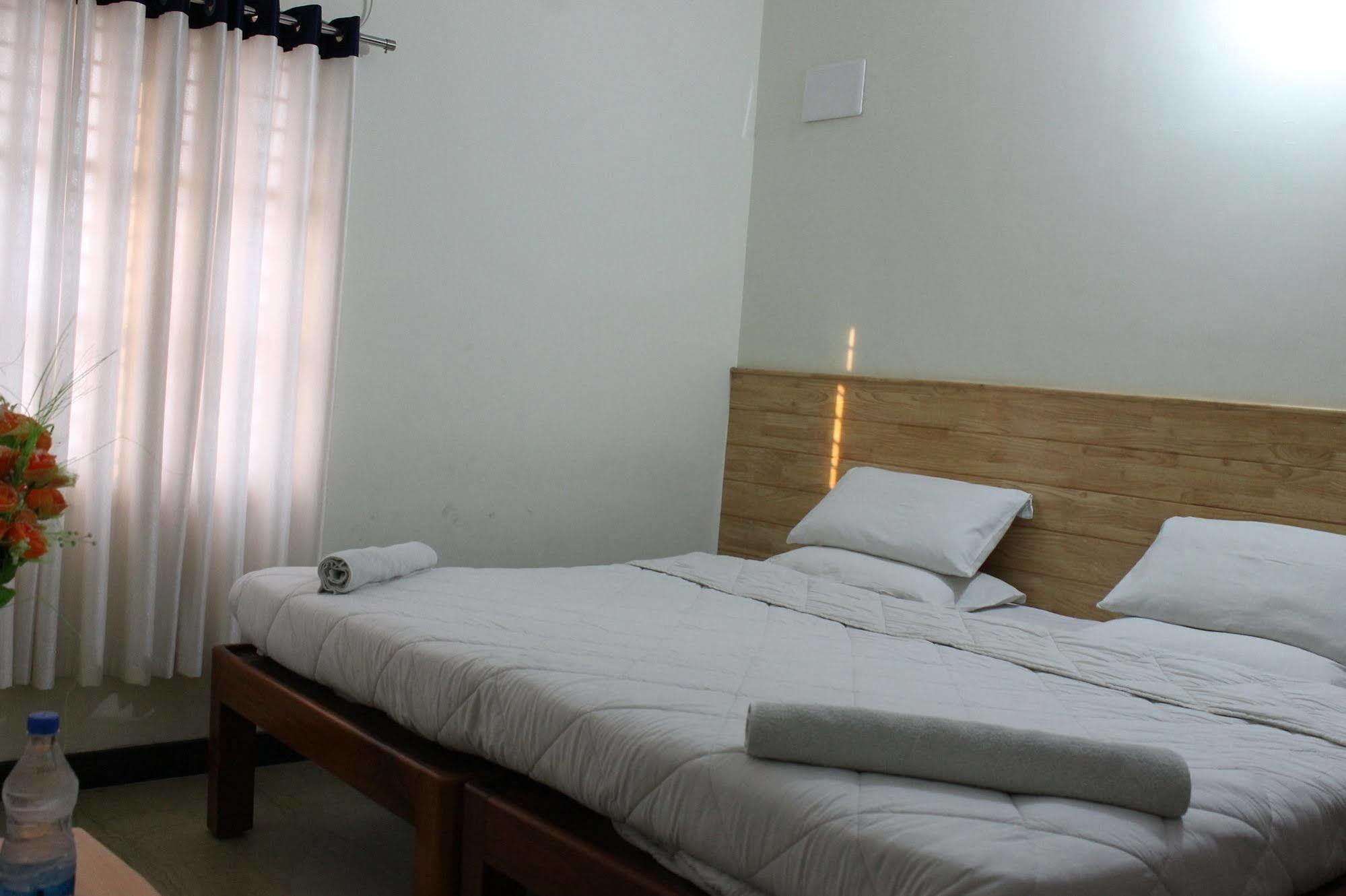 Oyo 1900 Hotel Olive Residency Mysuru Zewnętrze zdjęcie