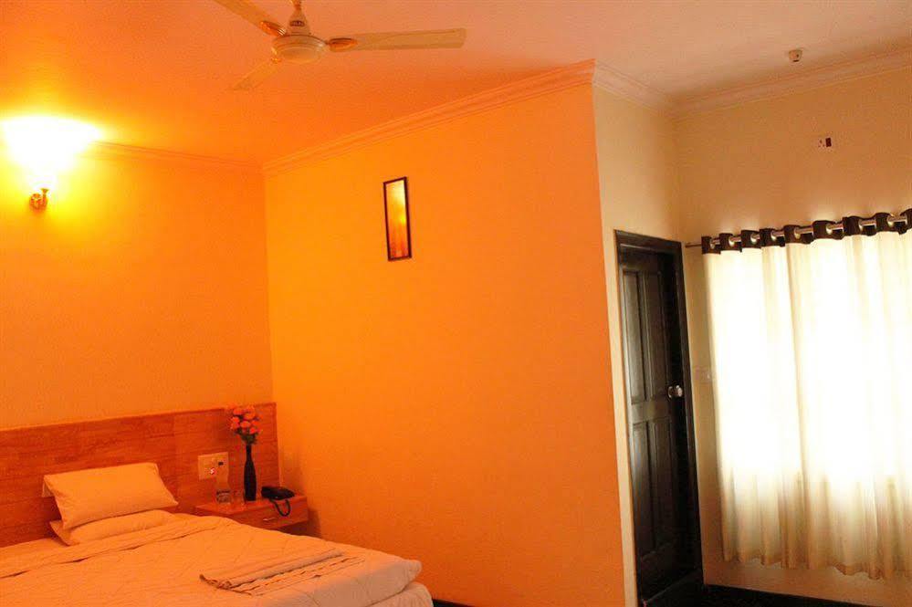 Oyo 1900 Hotel Olive Residency Mysuru Zewnętrze zdjęcie